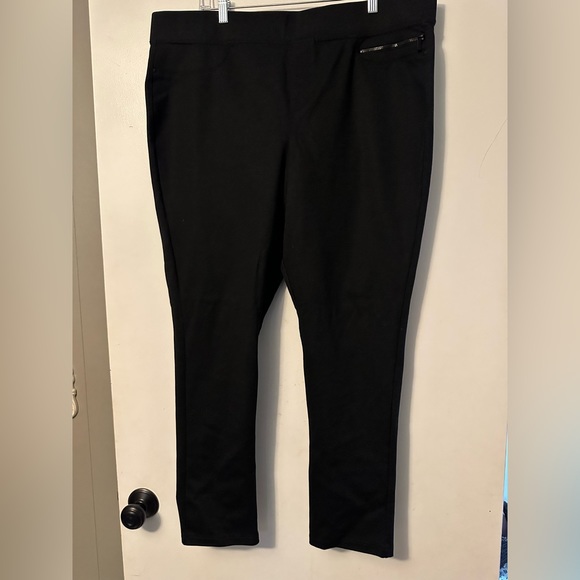 DKNY Jeans - Picture 2 of 6